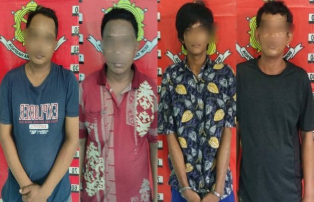 Foto: Empat tersangka saat akan di masukan  dibalik jeruji besi oleh petugas