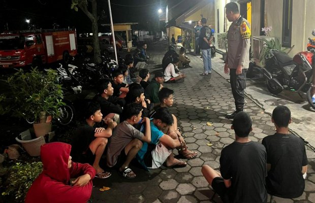 Foto : suasana saat remaja yang diamankan, menerima pembinaan