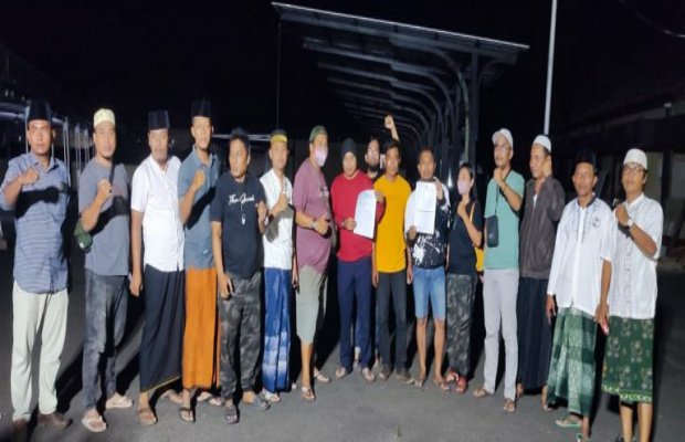 Foto: Sejumlah wartawan di Sumenep bersinergi melaporkan tindak kekerasan oknum Kades ke Polisi