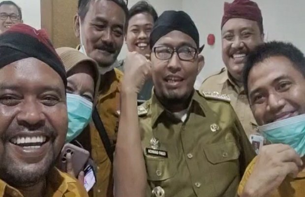 Foto: potongan Video Bupati Sumenep Saat Ngeflok Bercanda Sama  Temen - temen Media