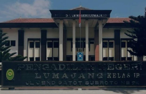 Foto : Pengadilan Negeri Lumajang nampak dari depan. ( google )