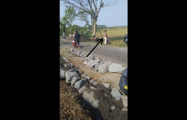 Foto: FAUZI Pelaksana Proyek terpantau kabur