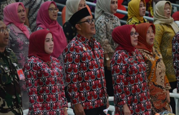 Foto: Olt Bupati Bogor Iwan Setiawan dan istri