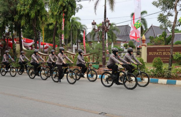 Foto: Polwan Polres Sumenep melakukan Gaktur Lalin dan Patroli bersepeda