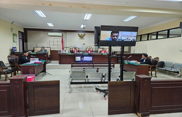 Foto: Suasana Sidang Kasus Korupsi Kapal Ghoib Mantan Bupati Sumenep di PN Tipikor Surabaya