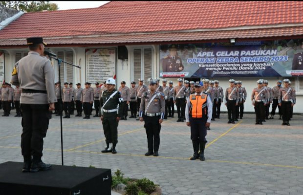 Foto : Kapolres Probolinggo Kota AKBP Wadi Sa'bani, SH Memimpin Apel