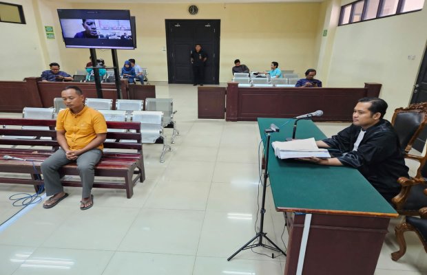 Foto: Eko Wahyudi, Humas PT Sumekar saat menjadi saksi sidang korupsi kapal ghoib di PN Tipikor Surabaya