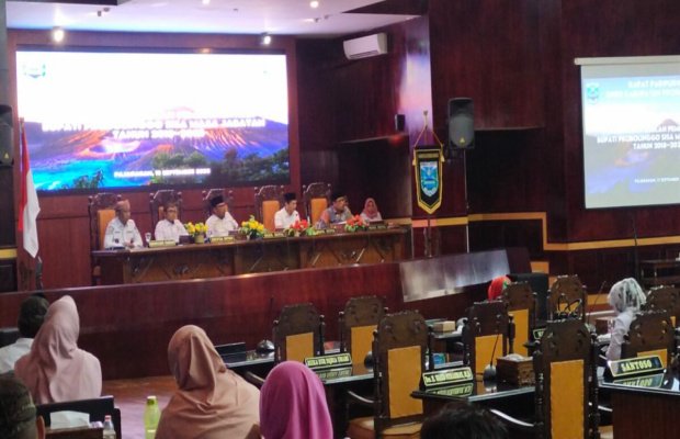 Foto : Sidang Paripurna DPRD Kabupaten Probolinggo