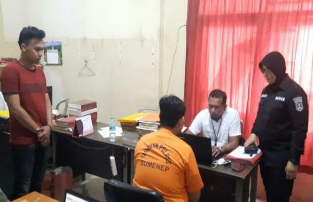 Foto: (Dok) pelaku pencabulan saat masih menjalani pemeriksaan di Mapolres Sumenep