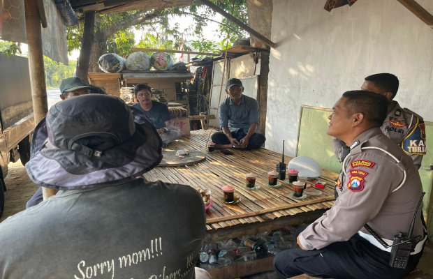 Foto: Satlantas Polres Sumenep saat beri Himbauan Sopir Truk 