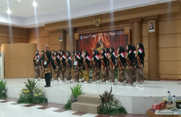 Foto: Siswa siswi SMPN 4 Tanggul saat mengikuti lomba paduan suara