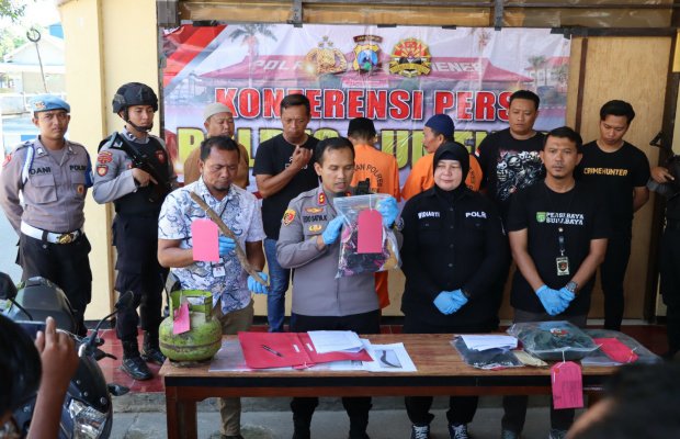 Foto: Kapolres Sumenep saat press rilease kasus pembunuhan di Desa Prancak Pasongsongan