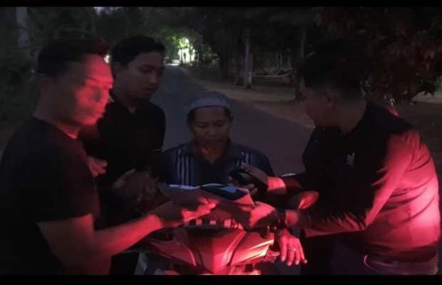 Foto: Satreskrim Polres Sumenep saat menangkap pelaku pembunuhan dukun santet