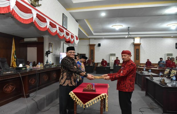 Foto: Serah terima hasil Pembahasan RAPBD Sumenep 2024 