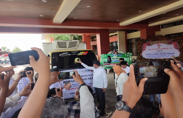 Foto: Bupati Sumenep saat pelepasan ekspor bawang goreng ke Belanda