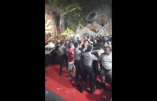 Foto: Festival Dewi Cemara berakhir bentrok