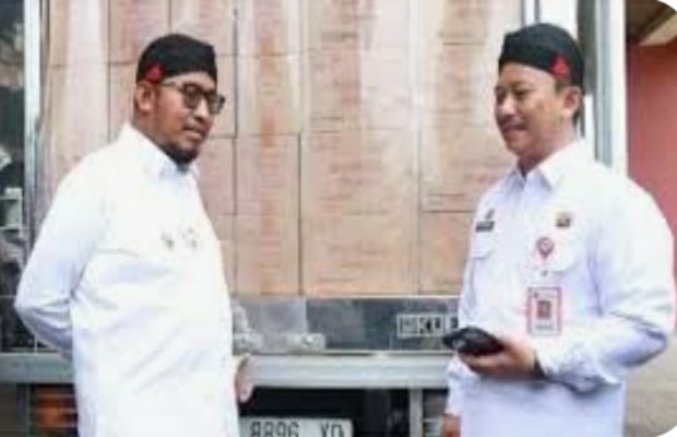 Foto: Bupati Sumenep Achmad Fauzi dan Kepala DKPP saal melepas ekspor perdana bawang goreng ke Belanda