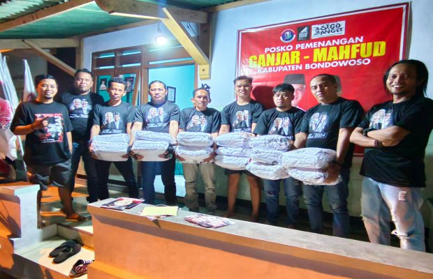 Foto: Ganjarist Bondowoso saat distribusikan ribuan APK Ganjar Mahfud kepada perwakilan 23 Kecamatan se-Kabupaten Bondowoso 