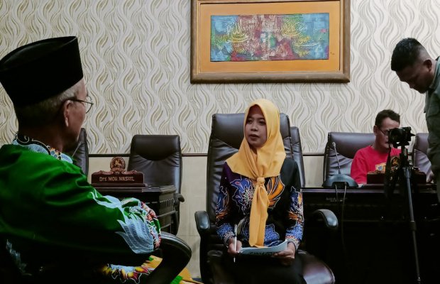 Foto: K. Sami'oedin, Politisi senior Partai Kebangkitan Bangsa (PKB) Sumenep saat diwawancarai awak media
