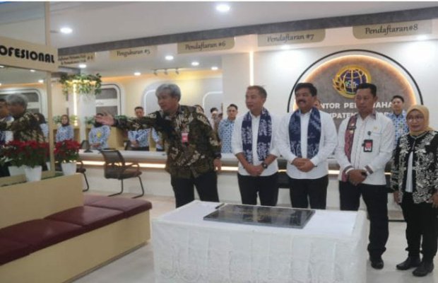 Foto: Pj Bupati Bogor dan Mentri ATR/Bpn dan PJ gubernur bersama Kakan BPN Kabupaten Bogor