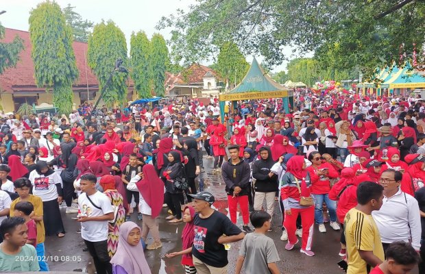 Foto: Peserta Jalan Sehat Perjuangan Sumenep Sat Set Bangun Indonesia