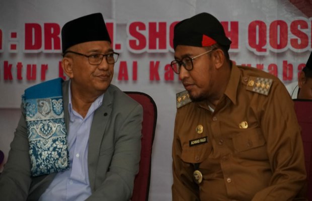 Foto: Bupati Sumenep Achmad Fauzi Wongsojudo bersama KH. Sholeh Qosim.