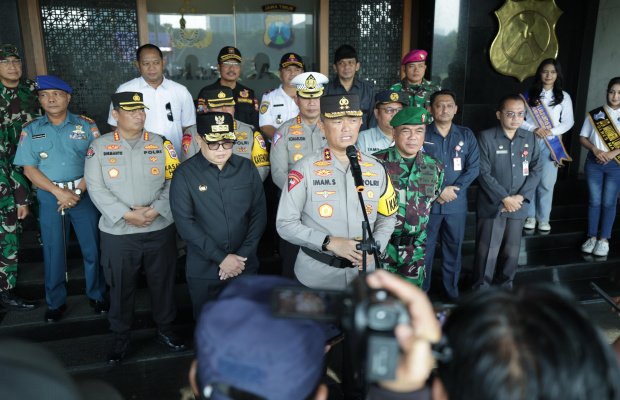 Foto: Apel gelar pasukan Operasi Keselamatan 2024 dan Pencanangan Aksi Keselamatan Jalan, di Lapangan Upacara Mapolda Jatim