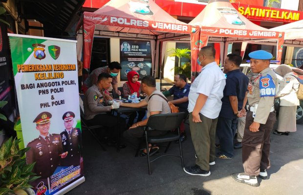 Foto: Polres Jember saat Beri Layanan Keliling