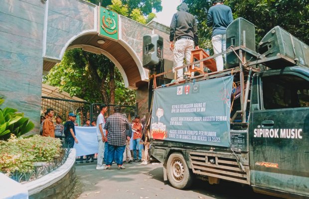 Foto: Orasi GMNI Bekasi di Kejaksaan Agung RI 