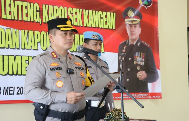 Foto: Kapolres Sumenep saat Memimpin Serah Terima Jabatan Lima Kapolsek