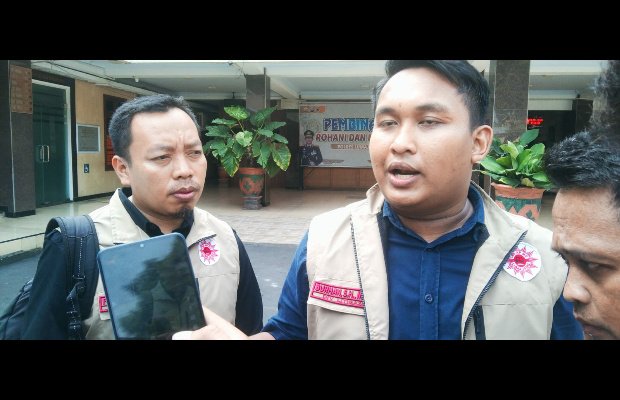 Foto : Muhammad Burhanudin Wakil Ketua LBH Muhammadiyah saat diwawancarai wartawan
