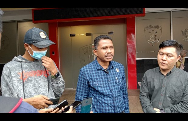 Foto: Luqman dkk saat di polres jember