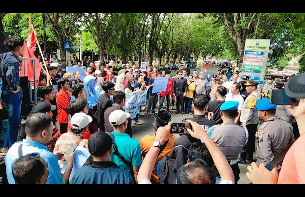 Foto: Aksi Demonstrasi DPC GMNI Sumenep, Rabu. (5 Juni 2024)