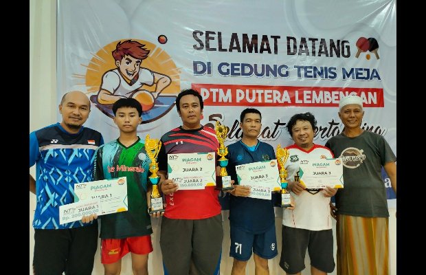 Foto: Steven vs Roni saat menerima penghargaan 