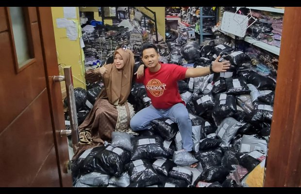 Foto: Wahid Setiawan bersama pasangannya