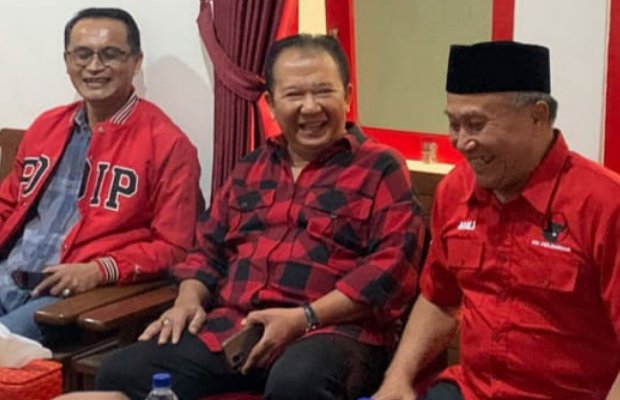 Foto: Bupati Jember bersama Sekretaris DPC PDIP Jember, Widarto