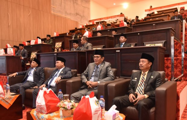 Foto: DPRD Sumenep saat Dengarkan Pidato Kenegaraan Presiden RI di Gedung Baru (by. Ibnu)