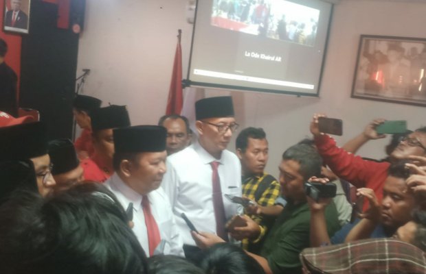 Foto: Hendy Siswanto menghadiri  acara tasyakuran dan doa bersama di Kantor DPC PDIP Jember