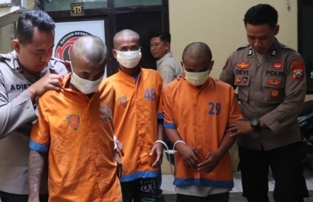 Foto : Tersangka saat diaman