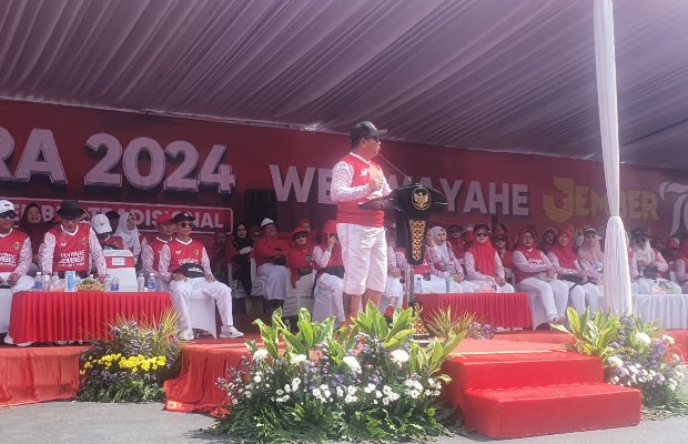 Foto: Bupati Jember saat memberi pesan ke peserta