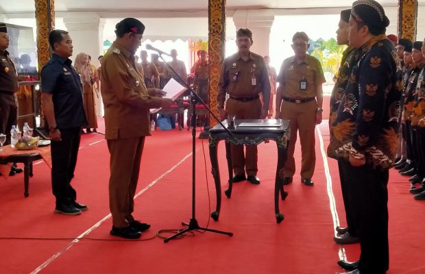 Foto: Bupati Sumenep saat Kukuhkan 2.448 Anggota BPD