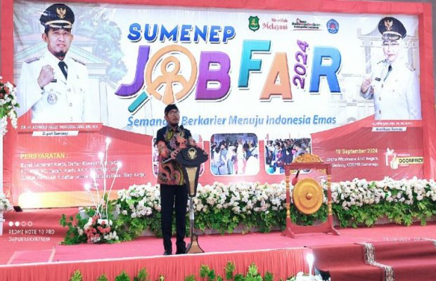 Foto: Bupati Sumenep Dr Achmad Fauzi Wongsojudo, SH. MH., saat menyampaikan sambutannya dalam kegiatan Job Fair 2024.