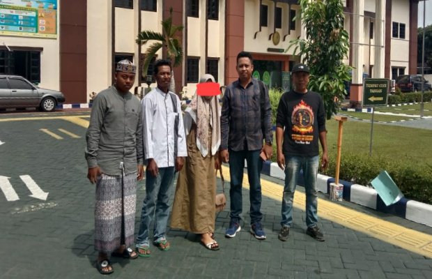 Foto: Korban didampingi keluarga dan kuasa hukum