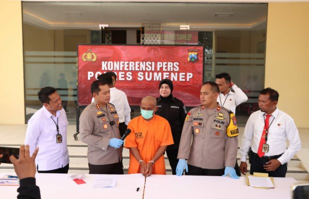 Foto: Ungkap Kasus Suami Bunuh Istri di Polres Sumenep, Senin (23/09/2024).