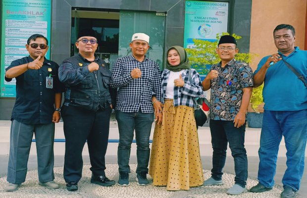 Foto: Tim Advokasi Hukum dan HAM SAPU JAGAD saat mendampingi korban di Pengadilan Negeri Sukoharjo. (Dokumen Istimewa)
