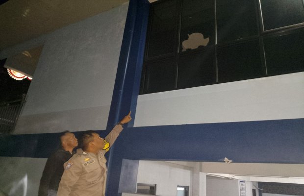 Foto: Anggota Polsek Cibinong olah TKP