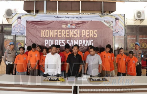 Foto: Para tersangka di Polres Sampang