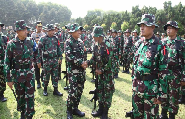 Foto: Danrem 083/Bdj menyapa personil siaga