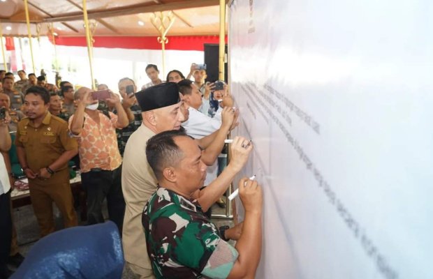 Foto: Penandatanganan pakta integritas Forkopimda Bangkalan