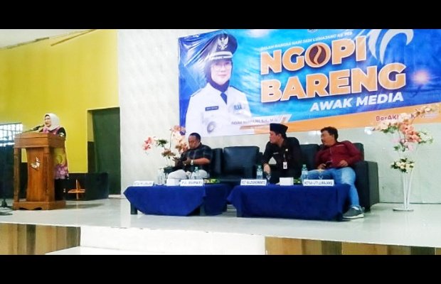Foto: Pj. Bupati Lumajang (di podium) saat membuka sambutan